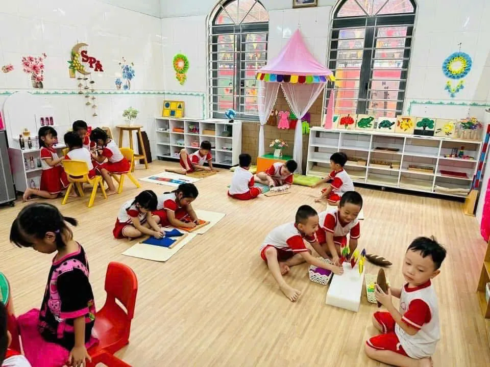 Lớp học xếp hình 